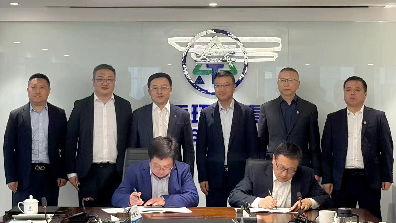 陕西德赢VWIN集团与上海电气输配电集团座谈交流 陕西德赢VWIN集团与上海电气输配电集团座谈交流